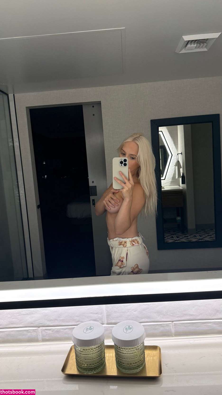 Julia Tate Photo #19