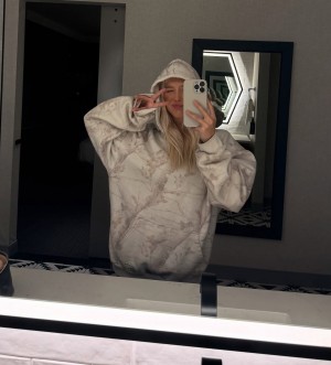 Julia Tate Photo #14