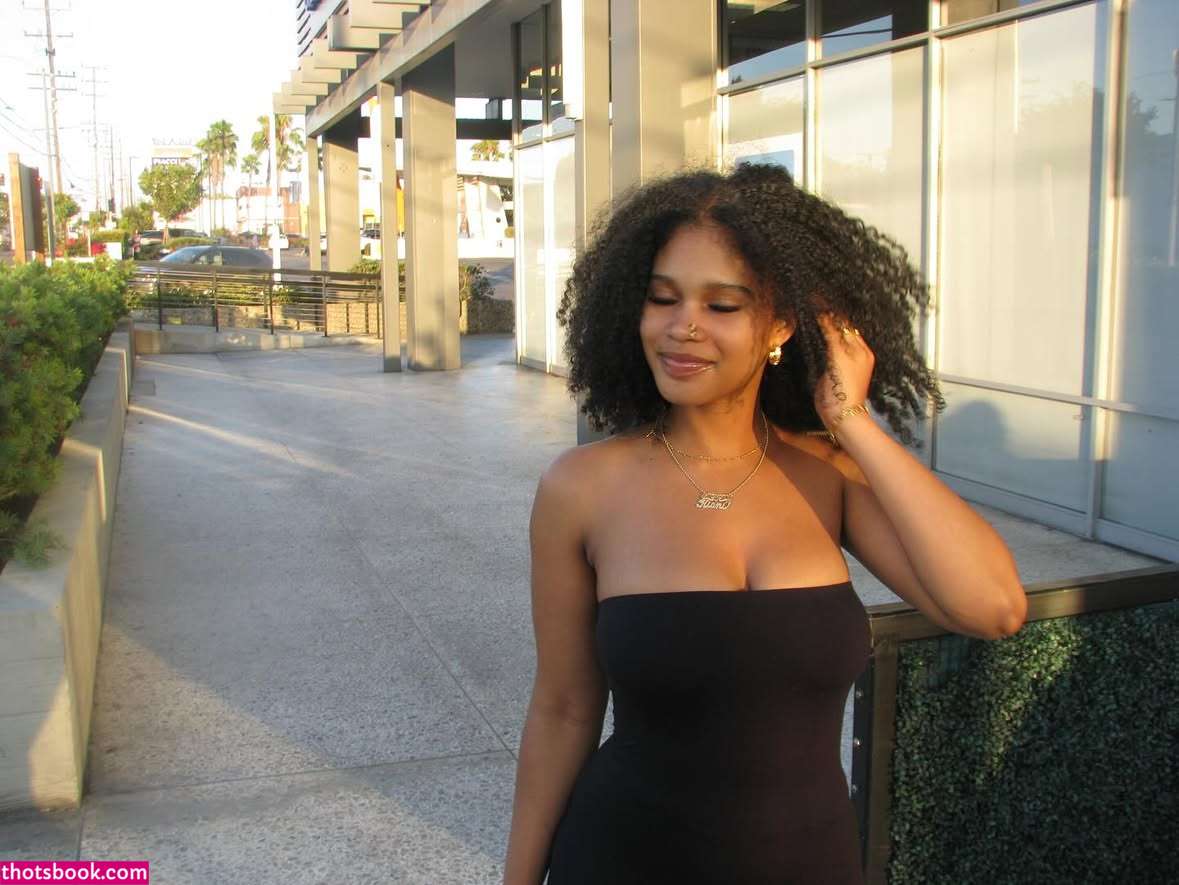 Amara Kioni Photo #3