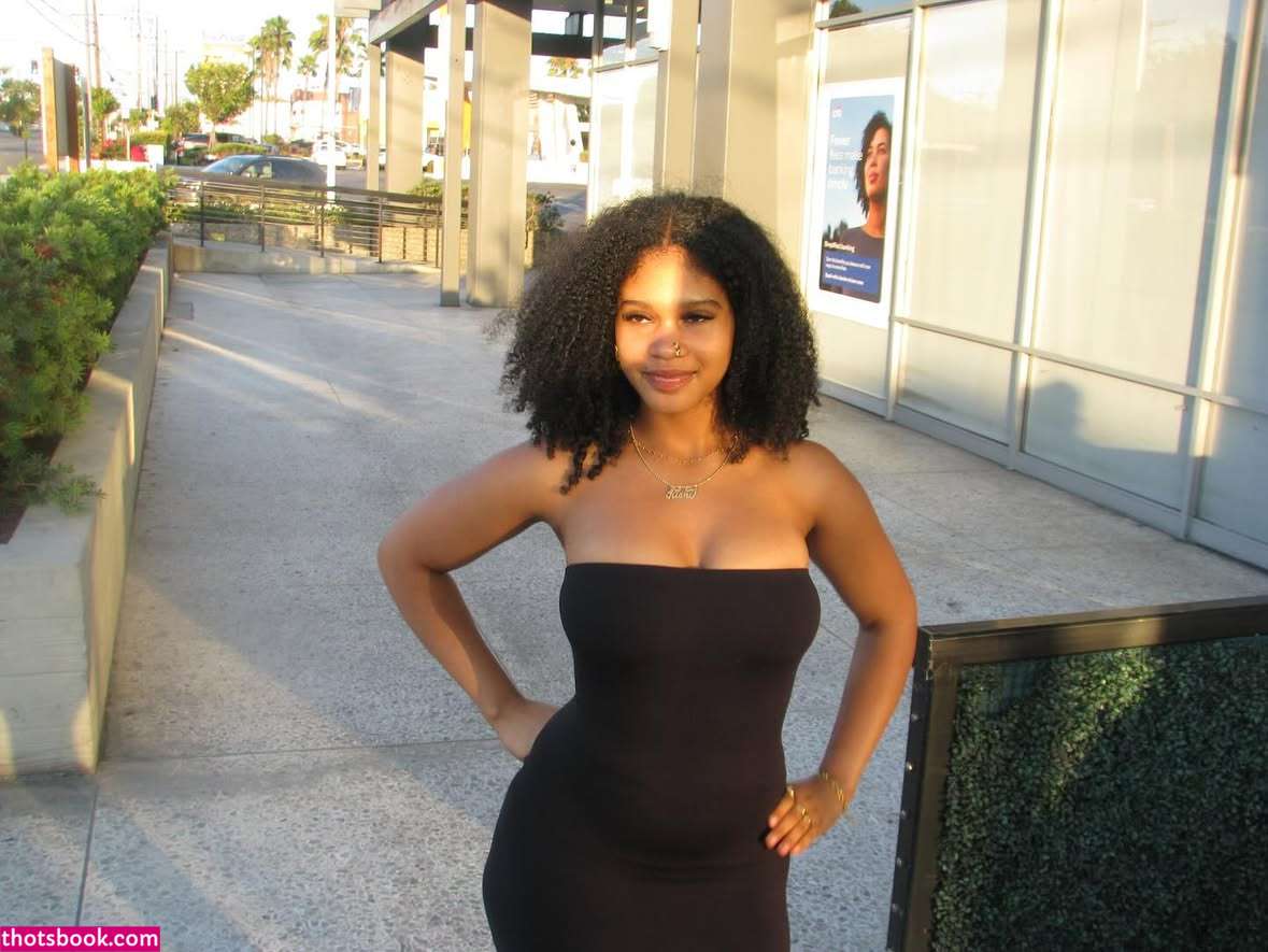 Amara Kioni Photo #4