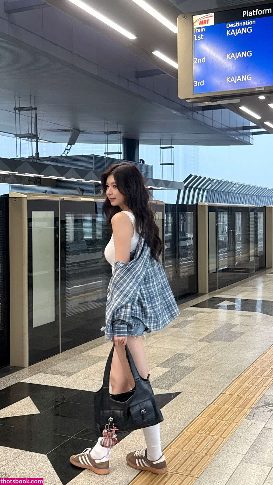 Elyn Leong Photo #15