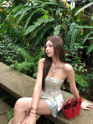 Elyn Leong Photo #21