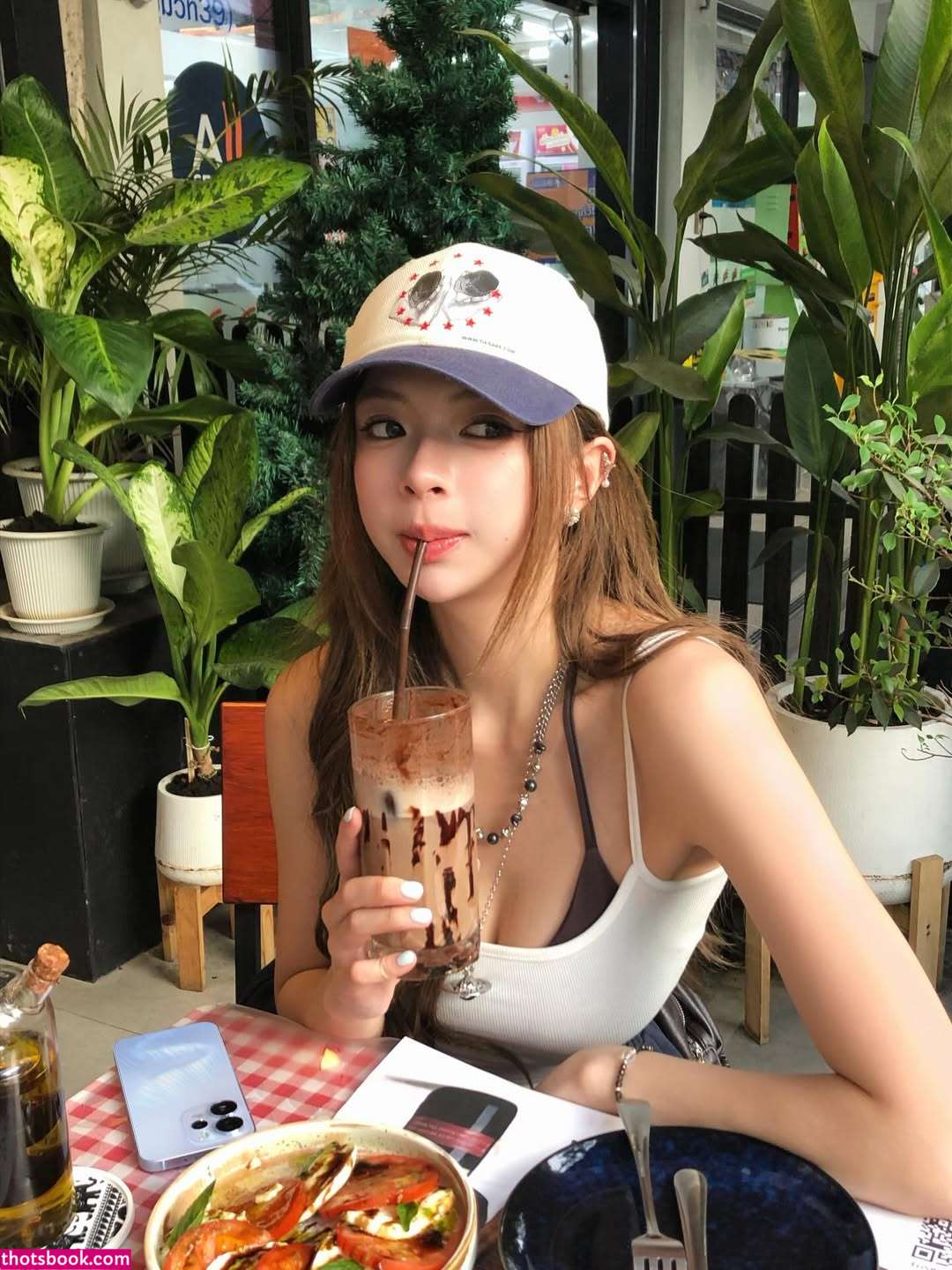 Elyn Leong Photo #37