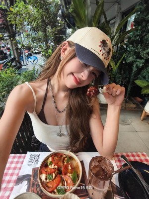 Elyn Leong Photo #34