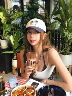 Elyn Leong Photo #37