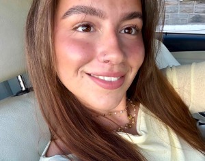 Leah Davies Photo #2