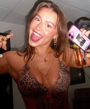 Leah Davies Photo #13