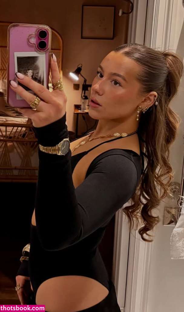 Leah Davies Photo #26