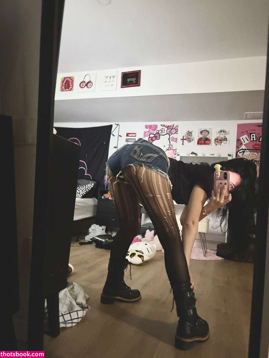 Sadgirlfetish Photo #12