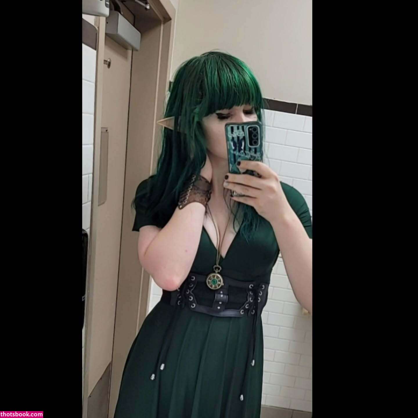 Jenny Holiday Photo #9