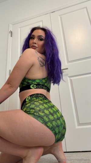 Mary Liven Photo #17