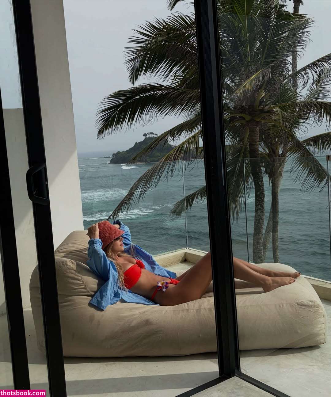 Roza Tomkiewicz Photo #6