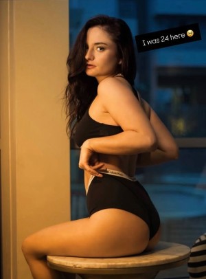 Stephanie Broome Photo #1