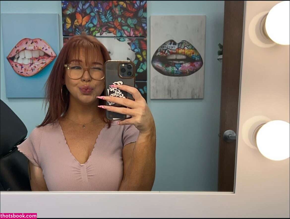 Emilygraceeetv Photo #4