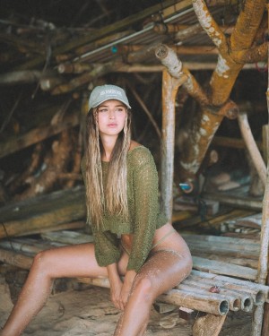 Julia Helena Photo #6