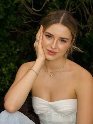 Julia Helena Photo #13