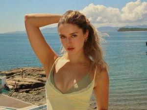 Julia Helena Photo #22