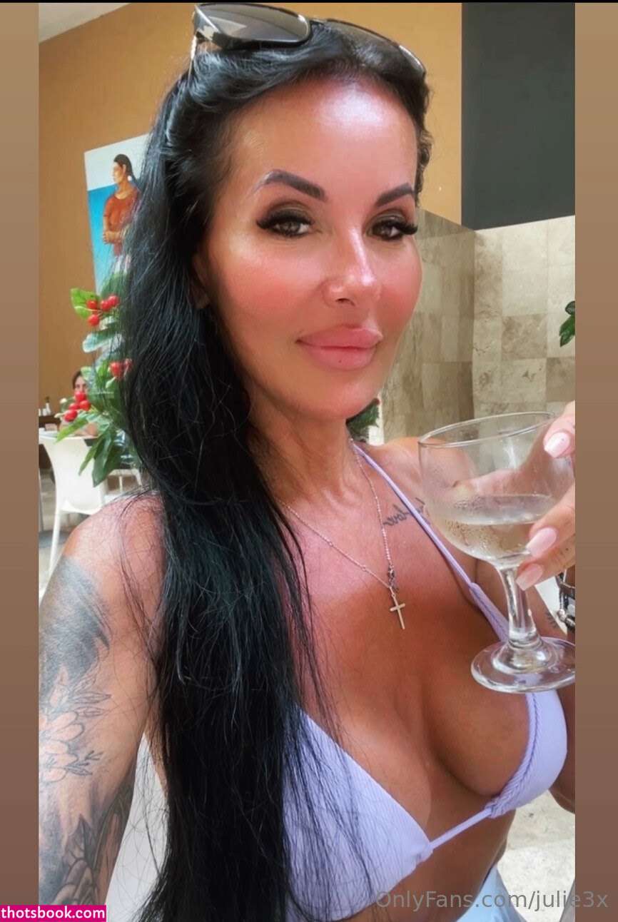 Julie Lelievre Photo #13