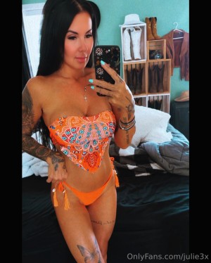 Julie Lelievre Photo #18