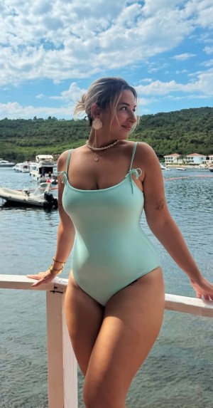 Ezgi Ergenc Photo #4