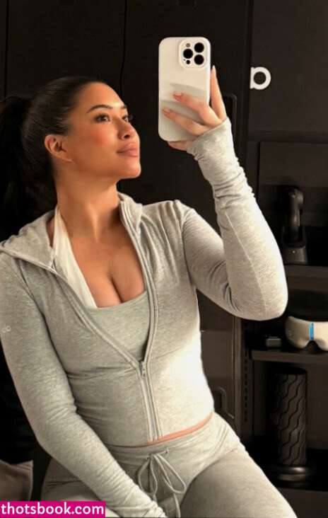 Julia Kelly Photo #117