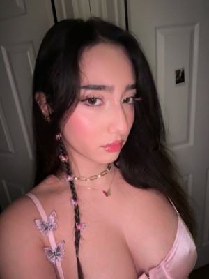 Sabrina Pezeshkian Photo #128