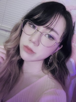 blushingsora Photo #3