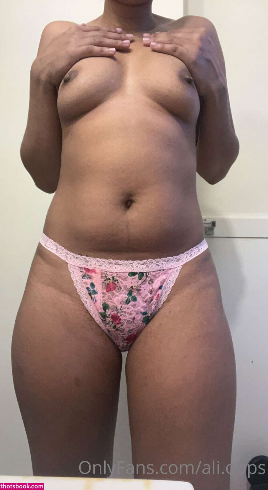 Ali Ooopss Photo #19