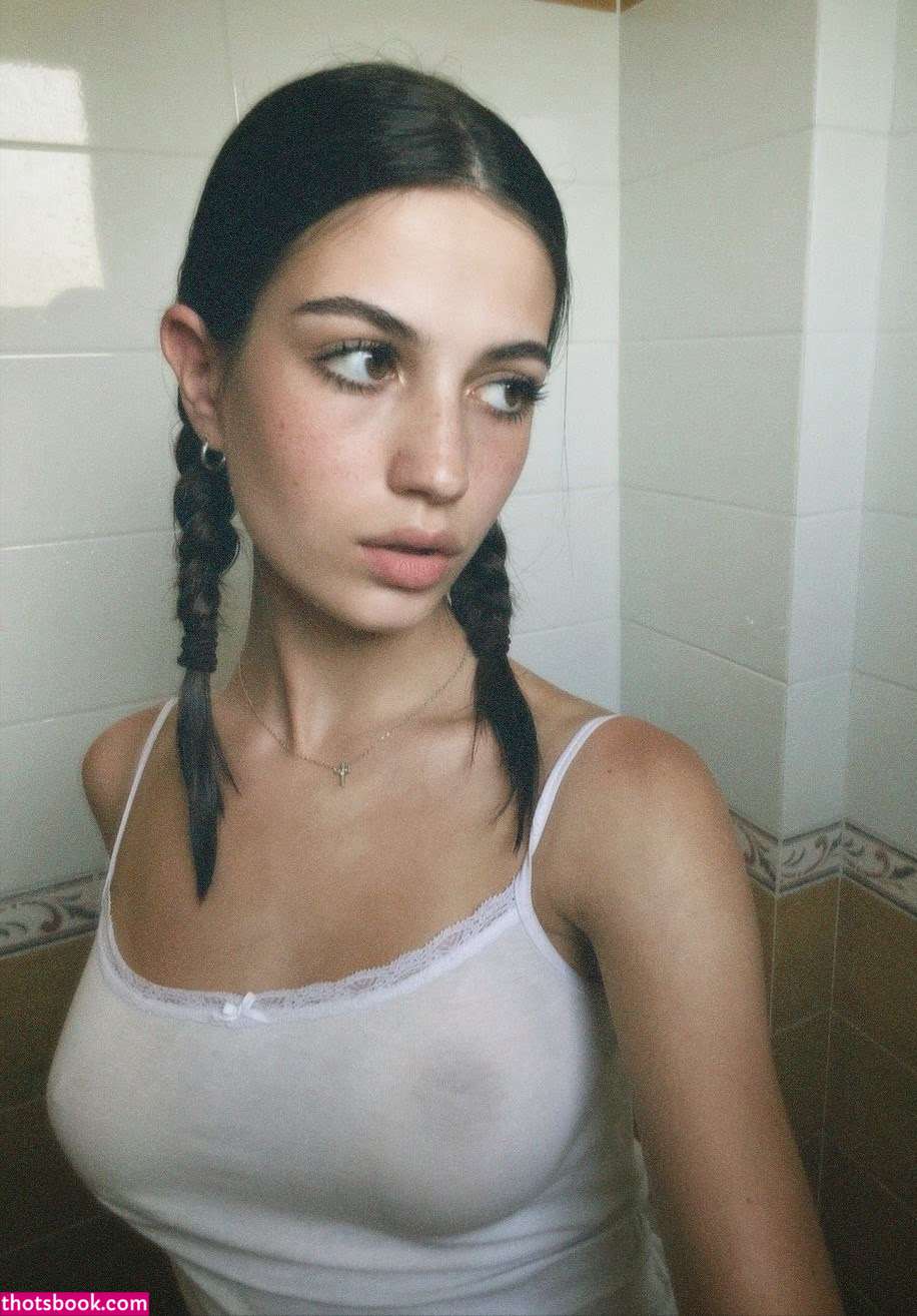 Reaisnowhite Photo #1