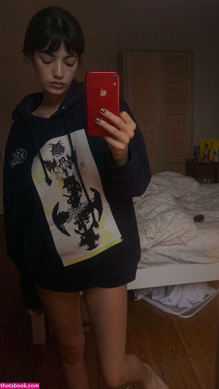 Reaisnowhite Photo #14