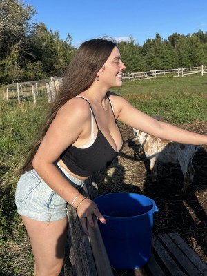 Jazmine Singing Photo #249