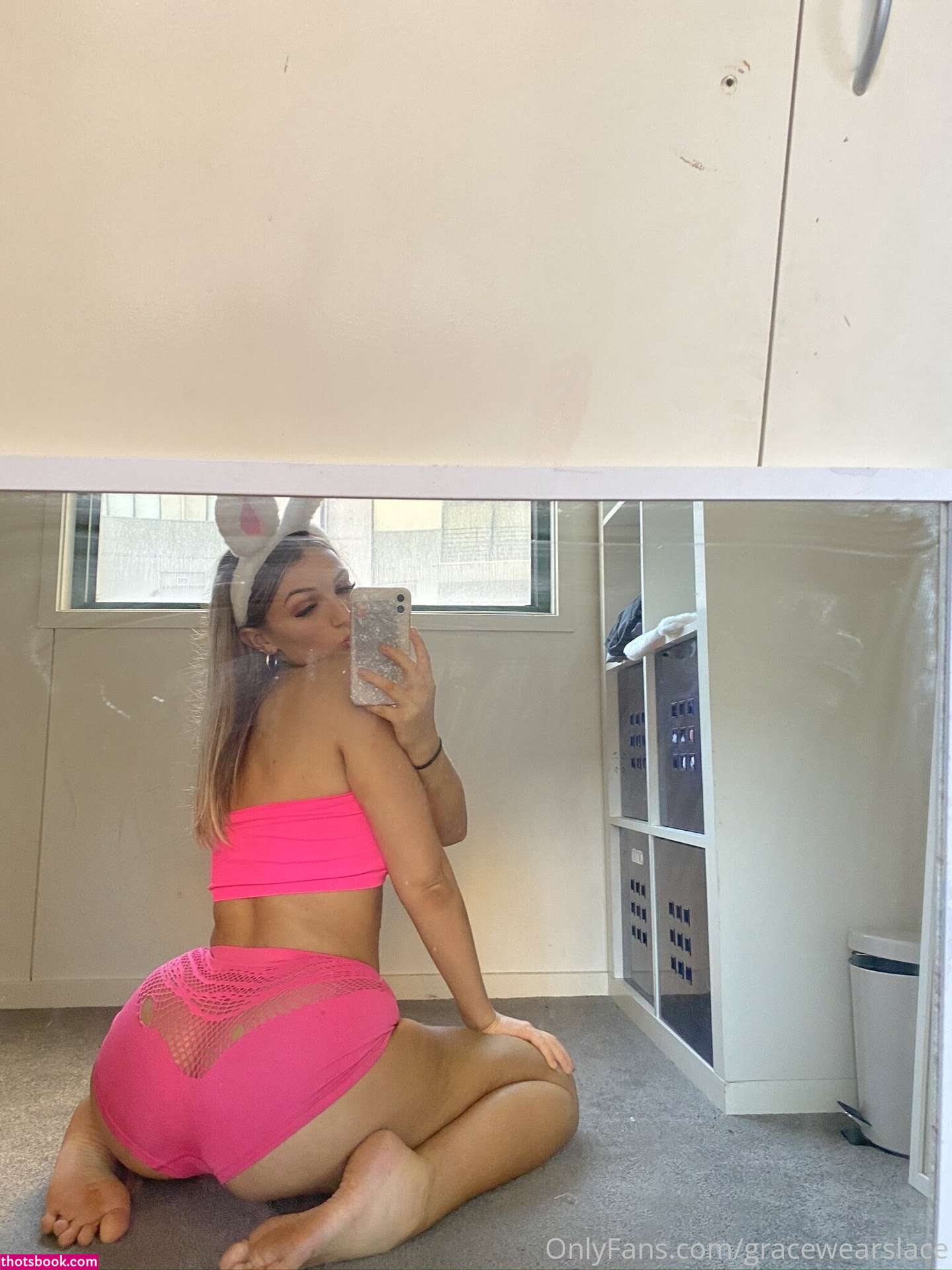 Gracewearslace Photo #79