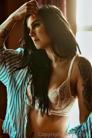 Arryn Zech Photo #23