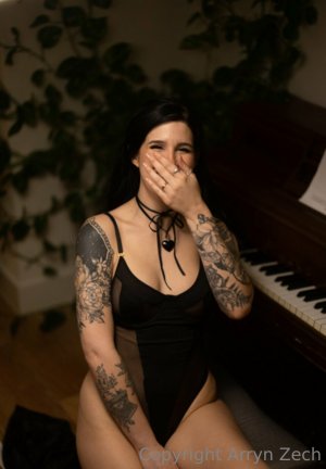 Arryn Zech Photo #62