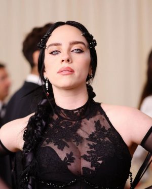 Billie Eilish Post #11