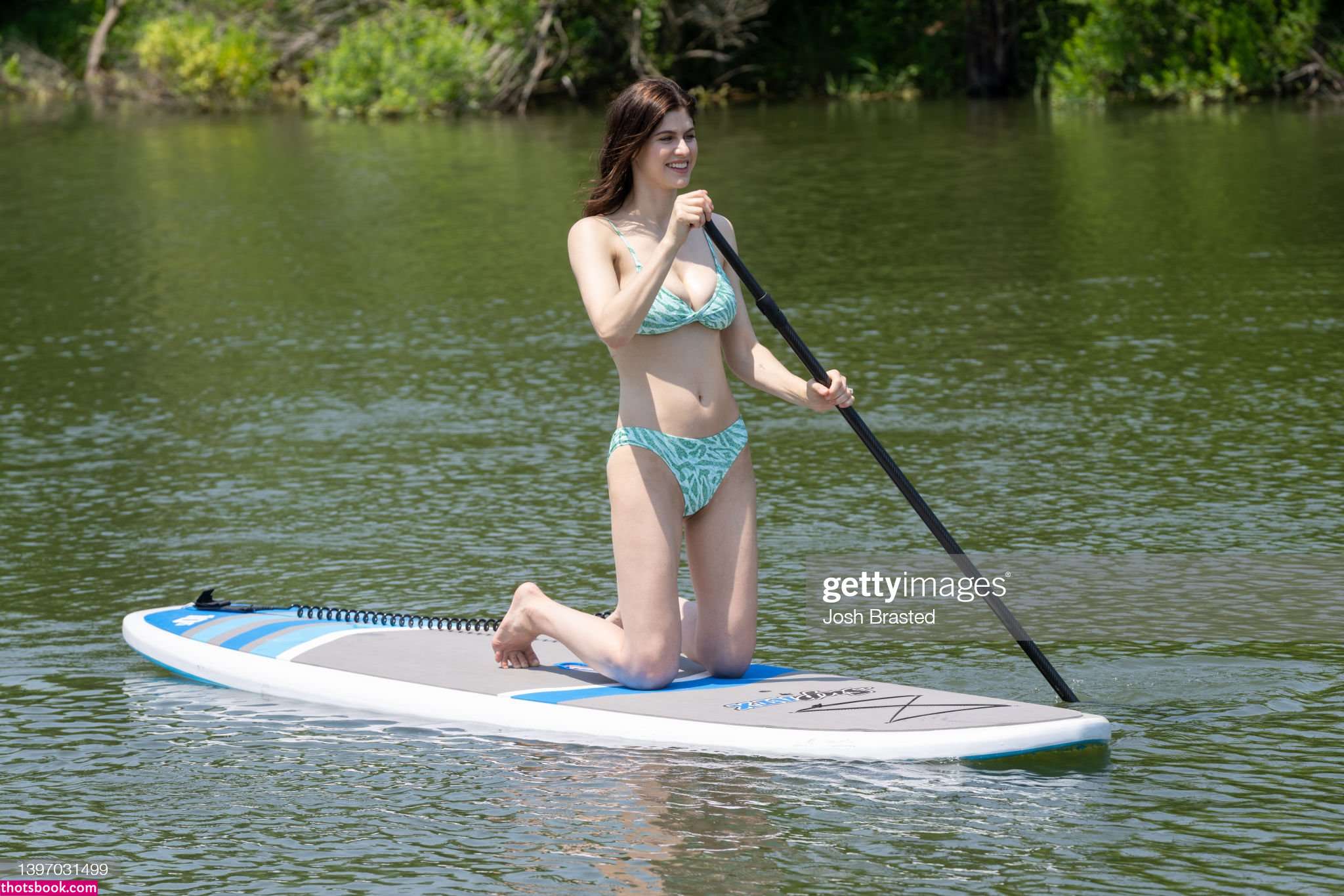 Alexandra Daddario Photo #23