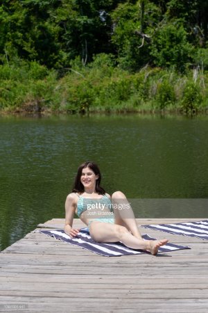 Alexandra Daddario Photo #14