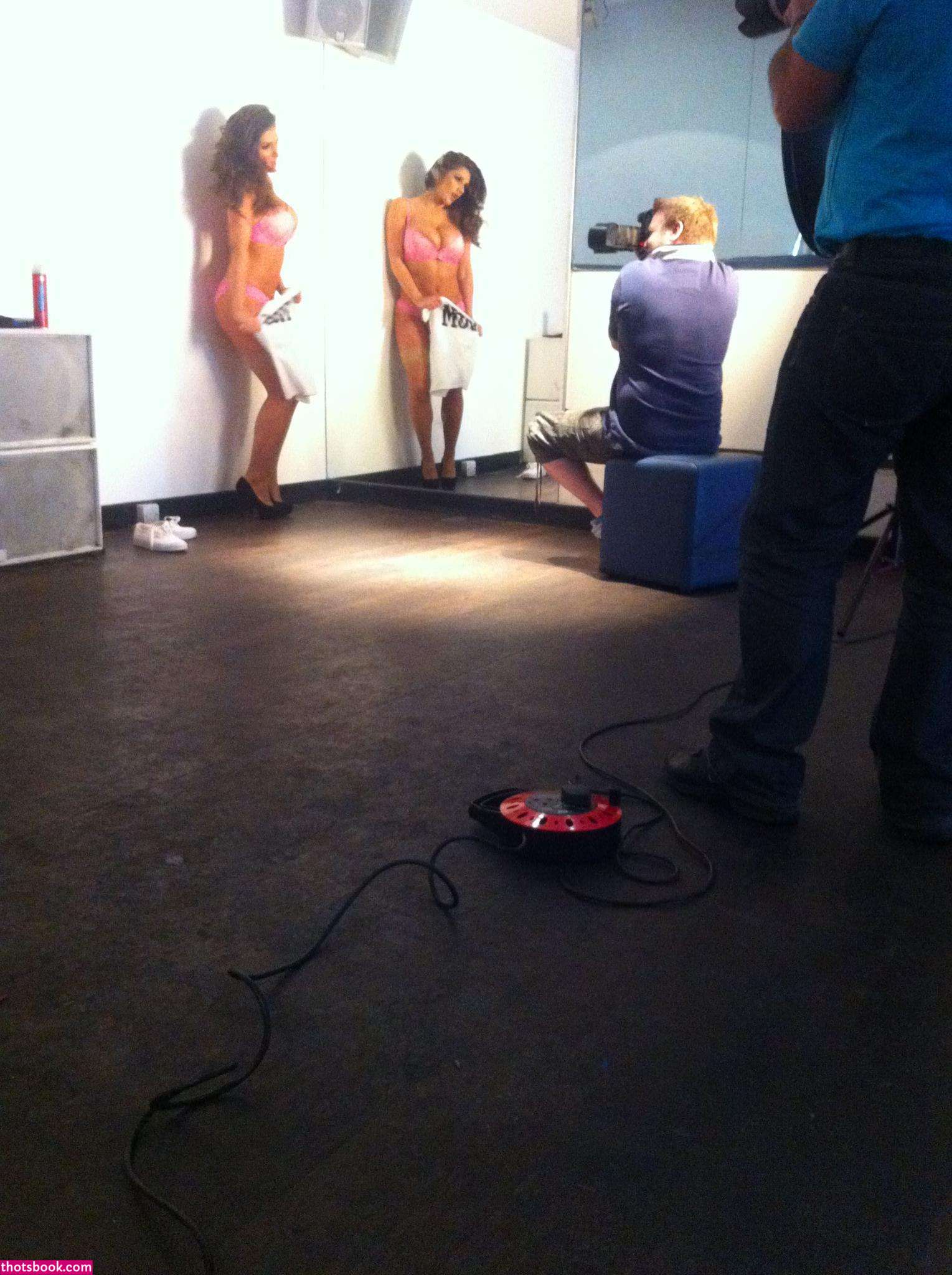 Lucy Pinder Photo #2