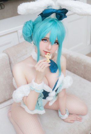 Sally Dorasnow Photo #84