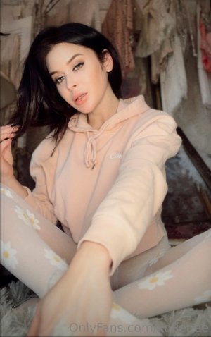 Renee Olstead Photo #73