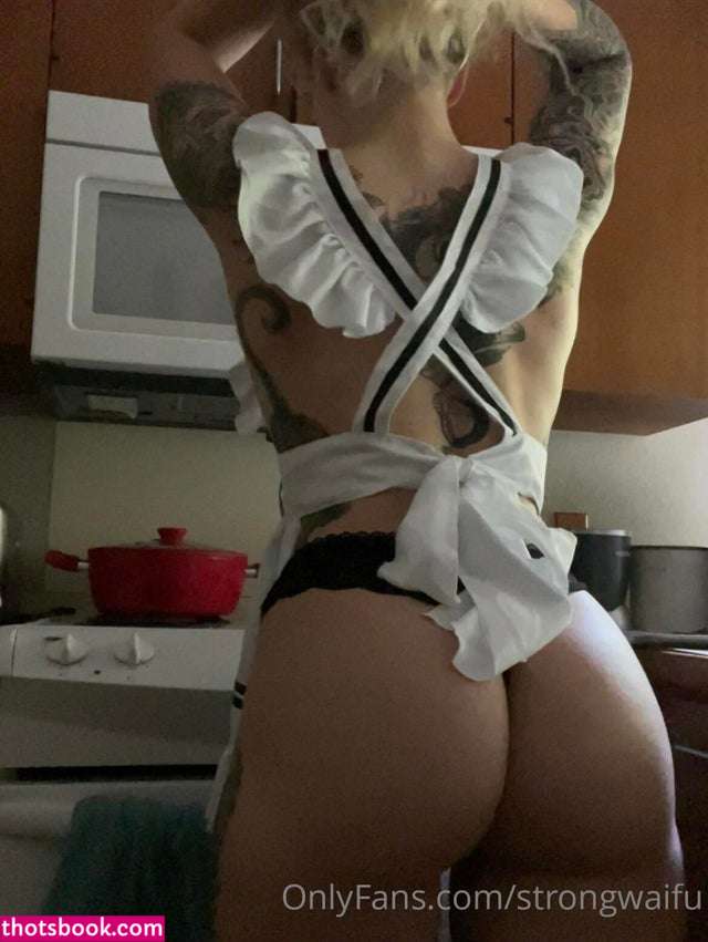 Strongwaifu Photo #29