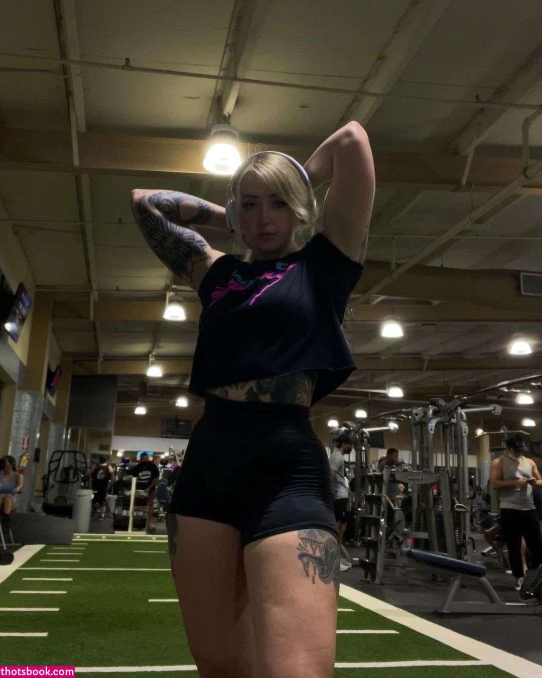 Strongwaifu Photo #63