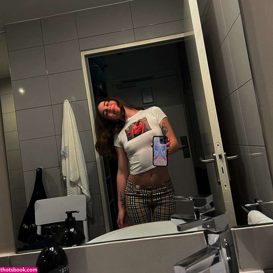 Maryana Ro Photo #18