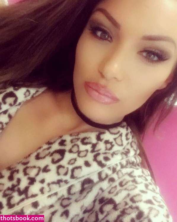 Jenna Hoskins Photo #105