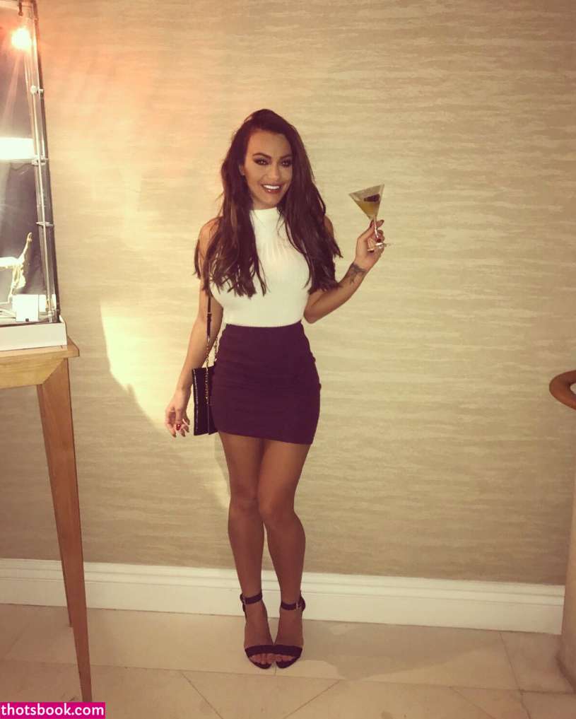 Jenna Hoskins Photo #108