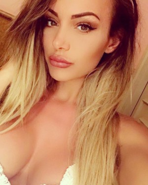 Jenna Hoskins Photo #120