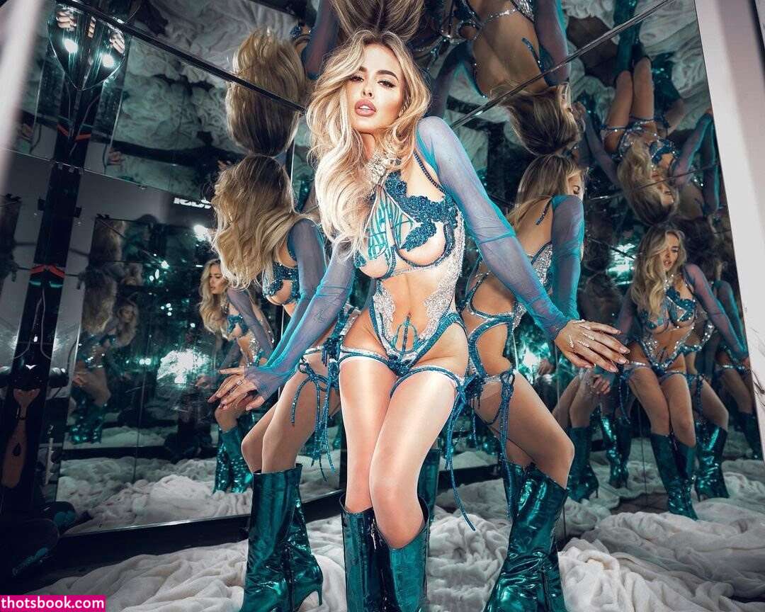 Elena Kamperi Photo #347