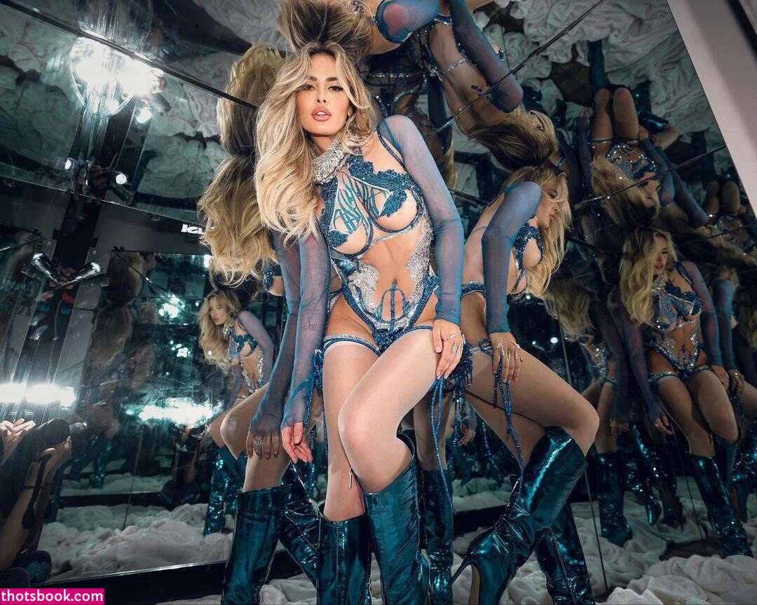 Elena Kamperi Photo #358