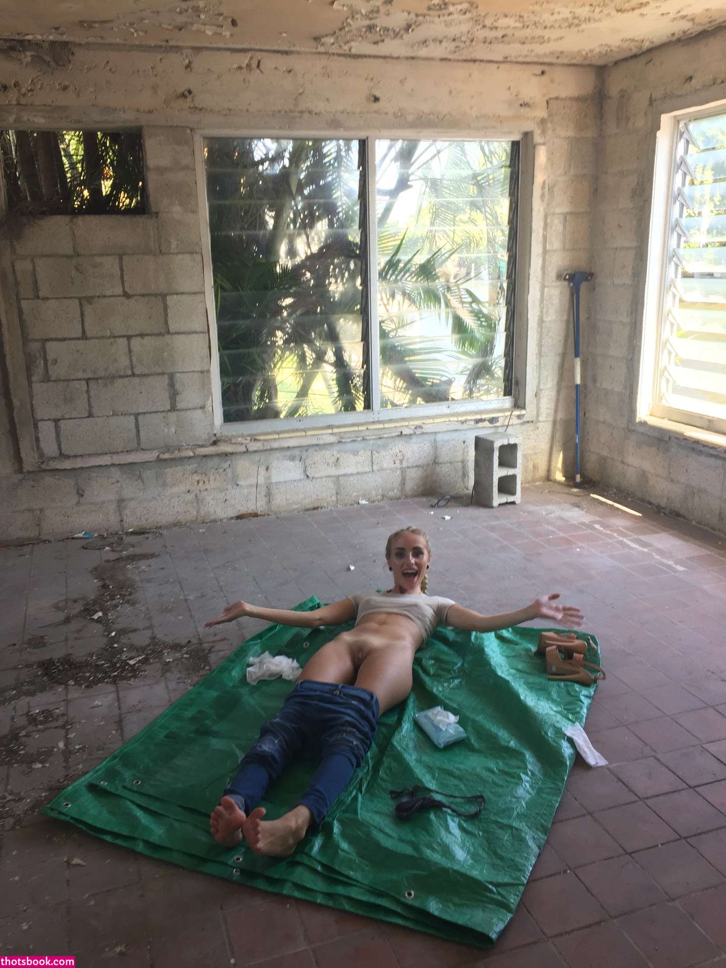 Naomi Woods Photo #11