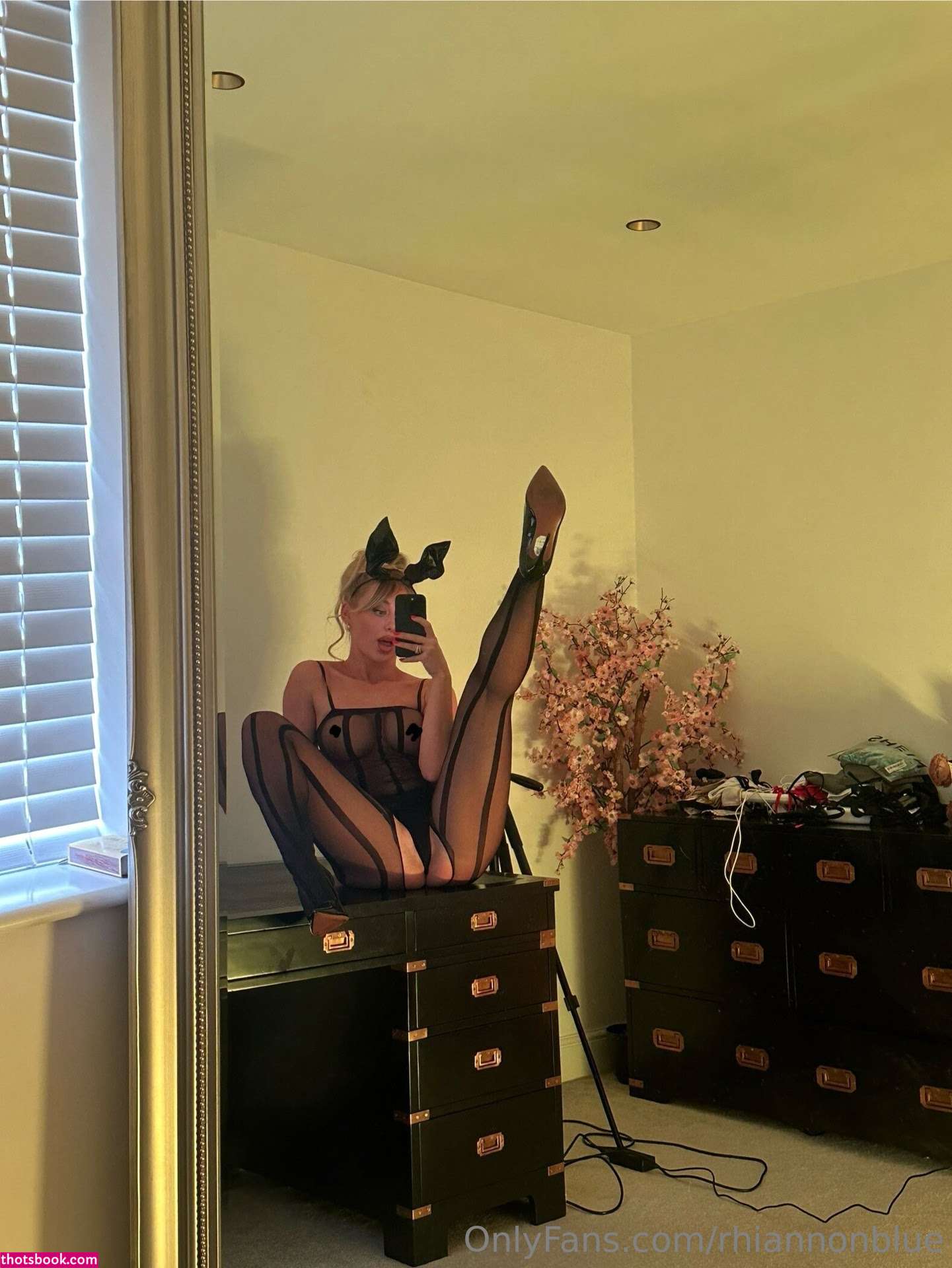 Rhiannon Blue Photo #385